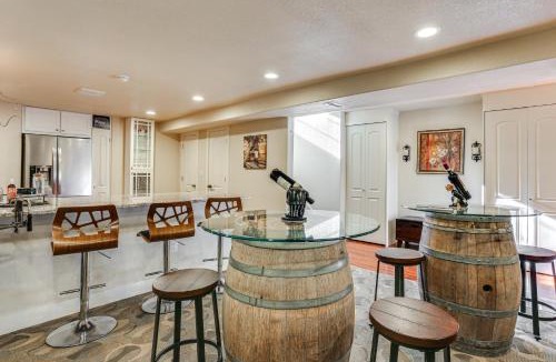 Aurora Apartment | Group Getaway 3 Mi to Cherry Creek State Park!