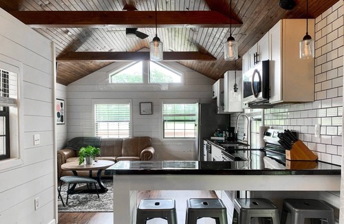 Marion Cabin | Group Getaway 3 Modern Cabins by Lake of Egypt