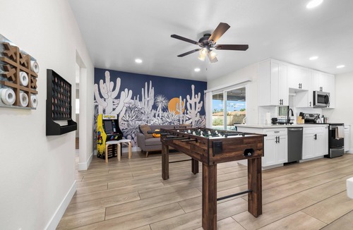 Tempe House | Group Getaway 5BR Heated Pool + Arcade