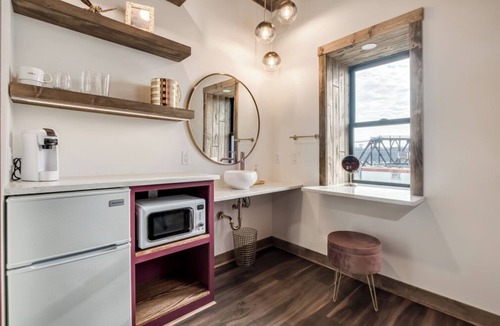 Prescott Hotel | Group Getaway | Downtown | Riverfront Stay