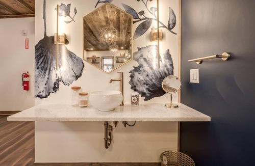 Prescott Hotel | Group Getaway | Downtown | Riverfront Stay