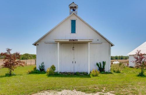Frederick House | Group Getaway in Historic Barn: 3 Mi to Rushville