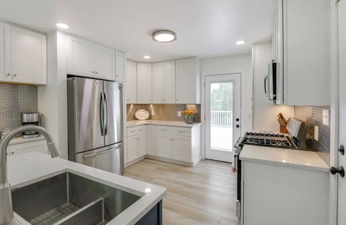 Fayetteville House | Group Getaway: Lakefront Retreat in Fayetteville!