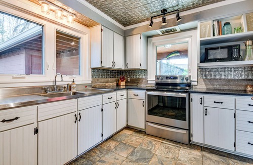 Lynn House | Group Getaway! Lake House w/Private Dock & Patio