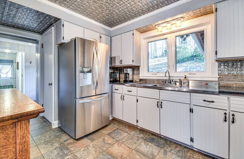 Lynn House | Group Getaway! Lake House w/Private Dock & Patio