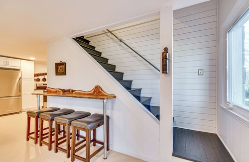 Lynn House | Group Getaway! Lake House w/Private Dock & Patio