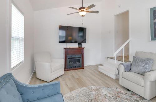 Fayetteville House | Group Getaway: Lakefront Retreat in Fayetteville!