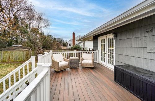 White Oak House | Group Getaway! Modern Silver Spring Home with Yard