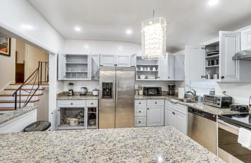 White Oak House | Group Getaway! Modern Silver Spring Home with Yard