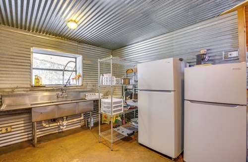 Quinlan House | Group Getaway! Multi-Level Lodge on Lake Tawakoni