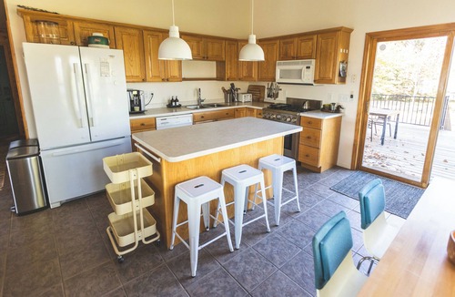 Grand Rapids Cabin | Group Getaway on a Private Peninsula