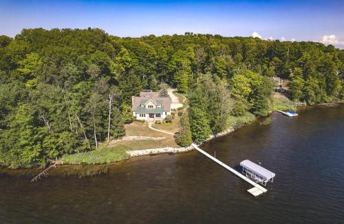 Free Soil House | Group Getaway on Hamlin Lake Fire Pit and Dock!