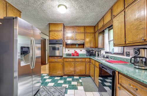 Stone Mountain House | Group Getaway: Spacious Home in Stone Mountain!