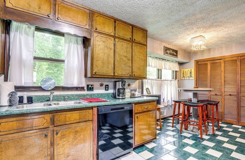 Stone Mountain House | Group Getaway: Spacious Home in Stone Mountain!