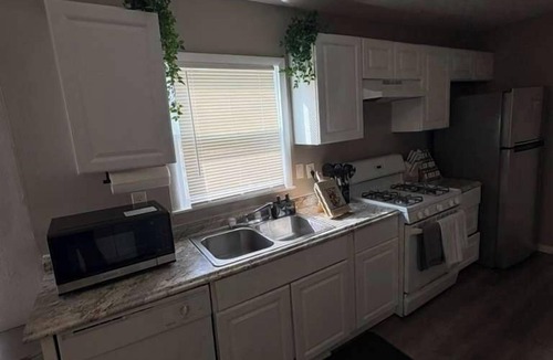 Kansas City House | Group Getaway Sleeps 7 Grill Fire Pit