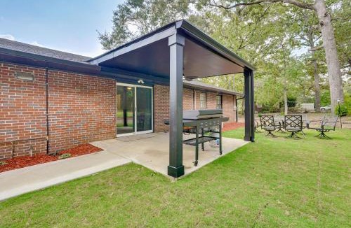 Wrens House | Group Getaway w/Fenced Yard & Pool Table in Wrens