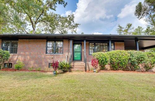 Wrens House | Group Getaway w/Fenced Yard & Pool Table in Wrens