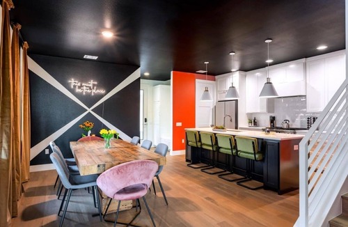 Chestnut House | Group Getaway with Chess Garden and Firepit