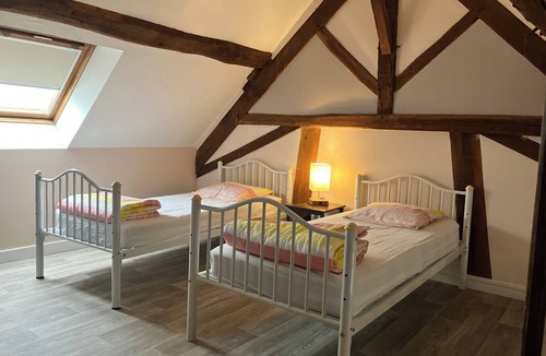 Villeneuve-sur-Bellot House | Group gite in a bucolic family setting 1H15 from Paris.