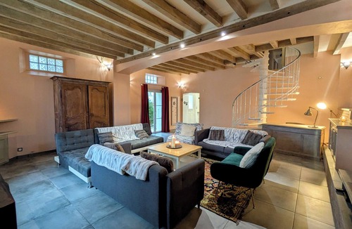Augers-en-Brie House | Group gîte with barn 15min from Provins