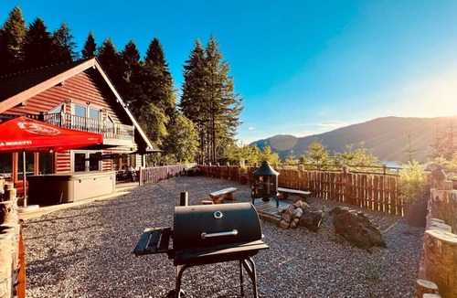 Foyers Cabin | Group lodge with hot tub and fire pit