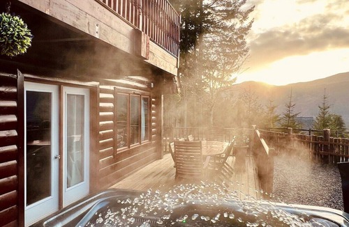 Foyers Cabin | Group lodge with hot tub and fire pit