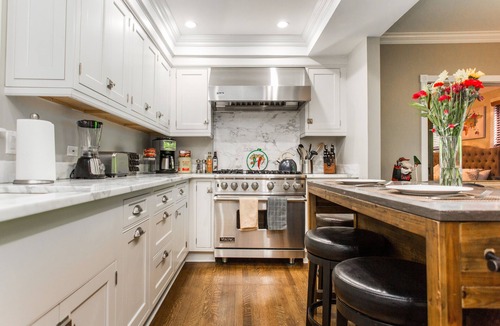 Old Town Triangle House | GROUP LUX in Old Town 4bd/3ba (+Rooftop/Parking)