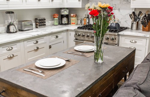 Old Town Triangle House | GROUP LUX in Old Town 4bd/3ba (+Rooftop/Parking)