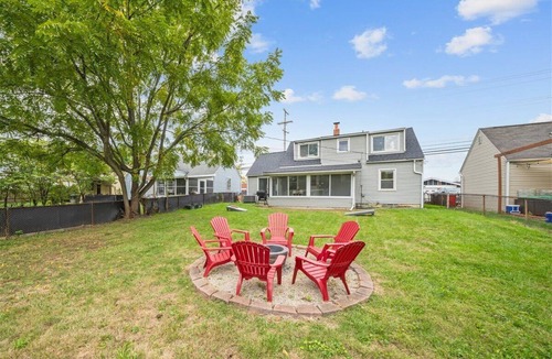 Grandview Heights House | Group Ready 4BR near OSU w/Fire Pit & Wet Bar