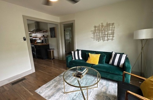 West End Cottage | Group-ready West End Duplex - Save Big Midweek