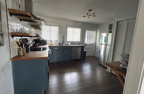 West End Cottage | Group-ready West End Duplex - Save Big Midweek