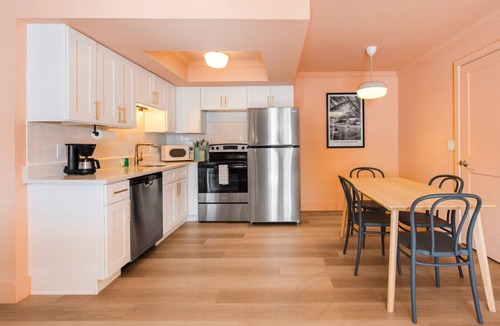 Bay Esplanade Apartment | Group Retreat Paradise | Stylish 8BR Beach Oasis