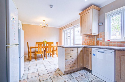 Ipswich House | Group Retreat: Perfect Home with FREE Parking