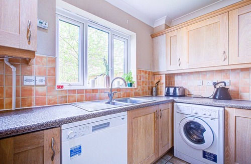 Ipswich House | Group Retreat: Perfect Home with FREE Parking