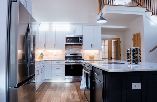 Summerville House | Group Retreat, Private Pool, Sleeps 12+, 15 Acres, Views, Fire Pit, Pet Friendly
