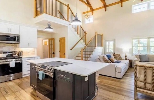 Summerville House | Group Retreat, Private Pool, Sleeps 12+, 15 Acres, Views, Fire Pit, Pet Friendly