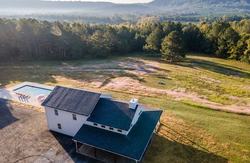 Summerville House | Group Retreat, Private Pool, Sleeps 12+, 15 Acres, Views, Fire Pit, Pet Friendly