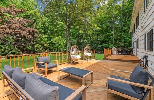 Airmont House | Group Spring Retreat | Fun Games & Gourmet Kitchen