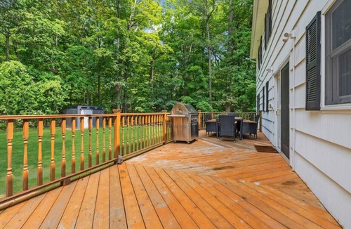 Airmont House | Group Spring Retreat | Fun Games & Gourmet Kitchen