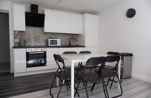 Glasgow Apartment | Group Stay 4-Bedroom