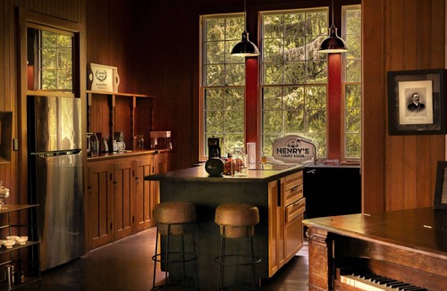 Town of Sharon House | Group Stay at Grand Historic Estate