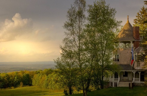 Town of Sharon House | Group Stay at Grand Historic Estate