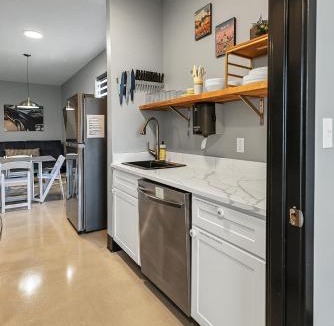 Pacific Hotel | Group suite just off Route 66
