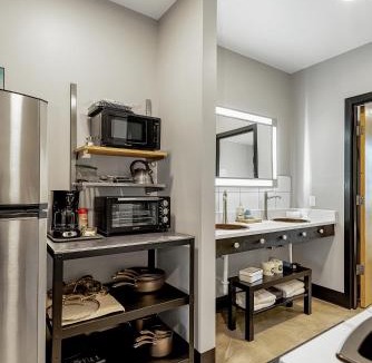 Pacific Hotel | Group suite near Six Flags with onsite activities