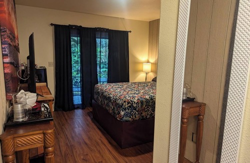 Volcano Villa | Group Wing Left- 3 rooms with Wifi and shared Spa