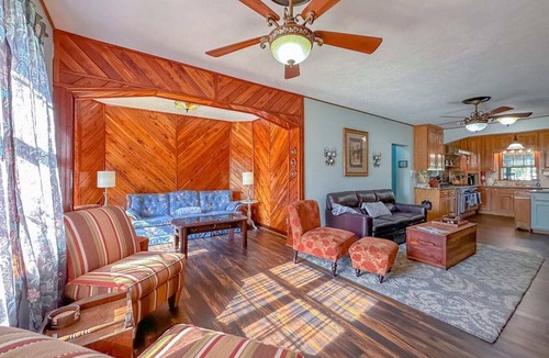 Tallahassee House | Groups Hot Tub 4b 4b Private Fun