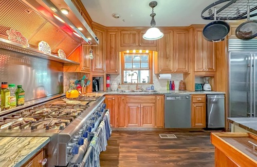 Tallahassee House | Groups Hot Tub 4b 4b Private Fun