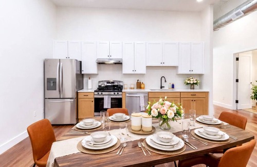 Dwight House | Groups | Walk to Yale | Updated & Open | Parking