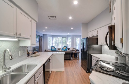 Roseland Condo | Groups Welcome! Condo ~ 1 Mi to Wintergreen Resort