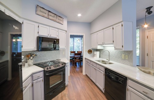 Roseland Condo | Groups Welcome! Condo ~ 1 Mi to Wintergreen Resort